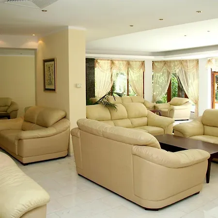 Хотел оазис парк 3*