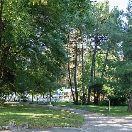 Хотел оазис парк Несебър